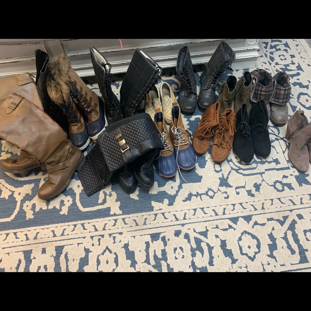 Bundle of winter boots